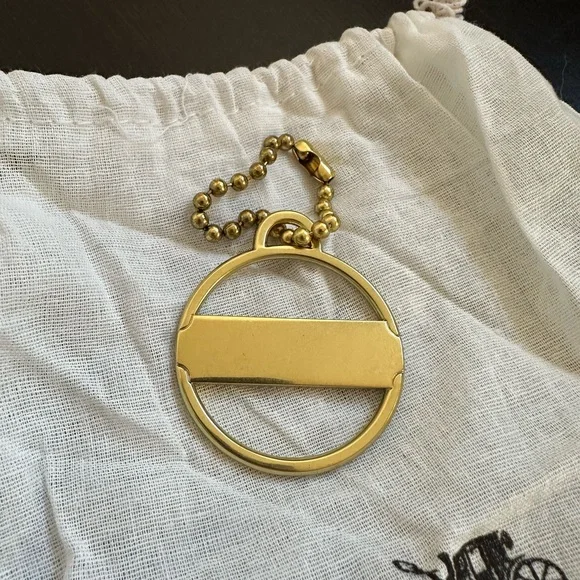 Coach NWOT Iconic Round Circular Logo Bag Charm Key Chain in Green & Brass - Picture 5 of 5